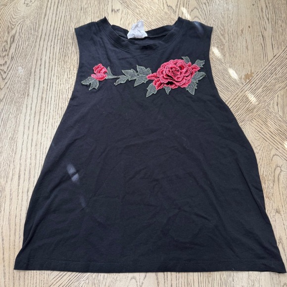 Sadie & Sage Women's Medium Black Rose‎ Embroidered Sleeveless Tank Top - Picture 2 of 9
